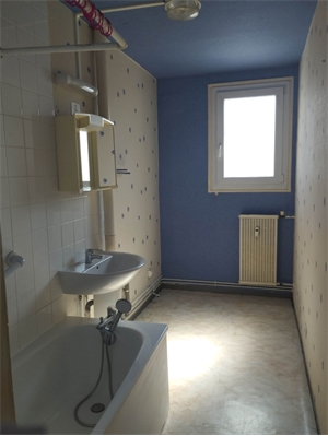 t3 à la location -   08000  CHARLEVILLE MEZIERES, surface 64 m2 location t3 - UBI479198717